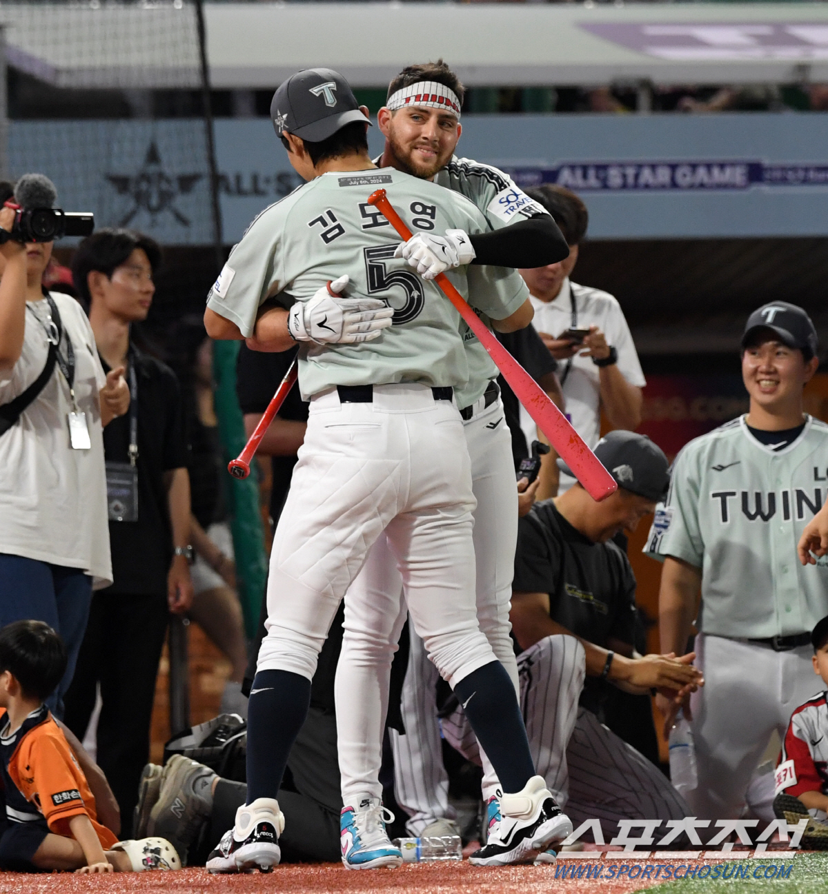 '김도영→페라자' 서든데스 2번 이겼다! 오스틴 우승 뒤에 숨은 공신 있…