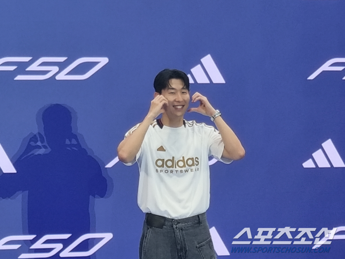 손흥민, "가장 하고 싶은 것은 우승"…지난 시즌 주장 선정 '식은땀'