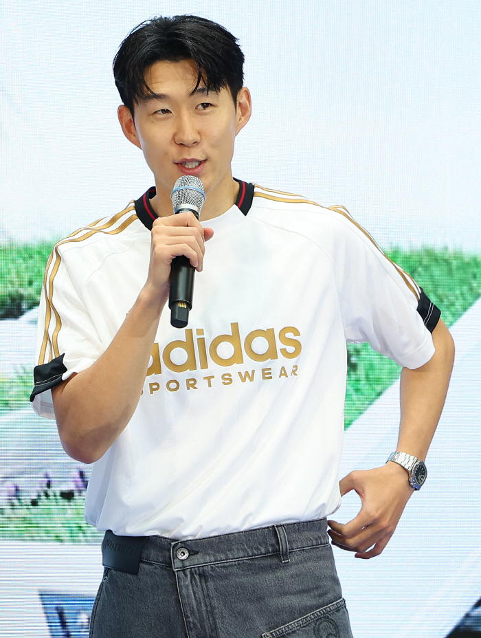 "난 '월클' 아냐" 또 다시 스스로 부정한 손흥민, 2000명 구름인파…