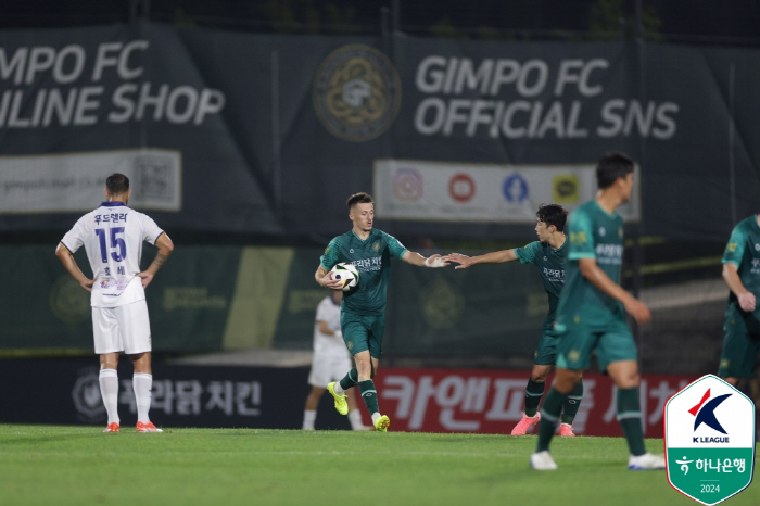 '2경기서 10골 폭발' 김포는 정한철 극장골로 충남아산과 3-3 무..…