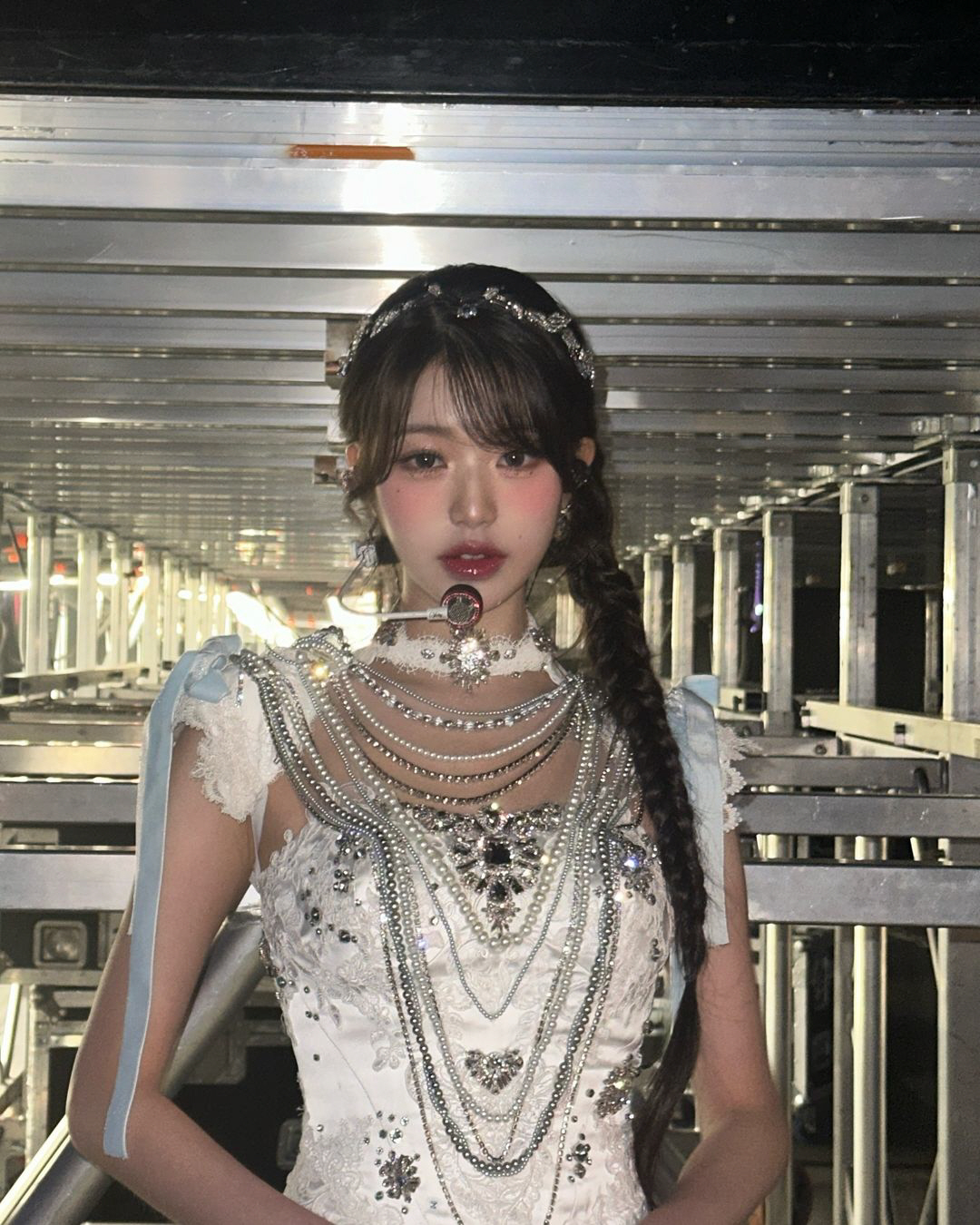 장원영, 치명적인 윙크..비현실적 인형 미모