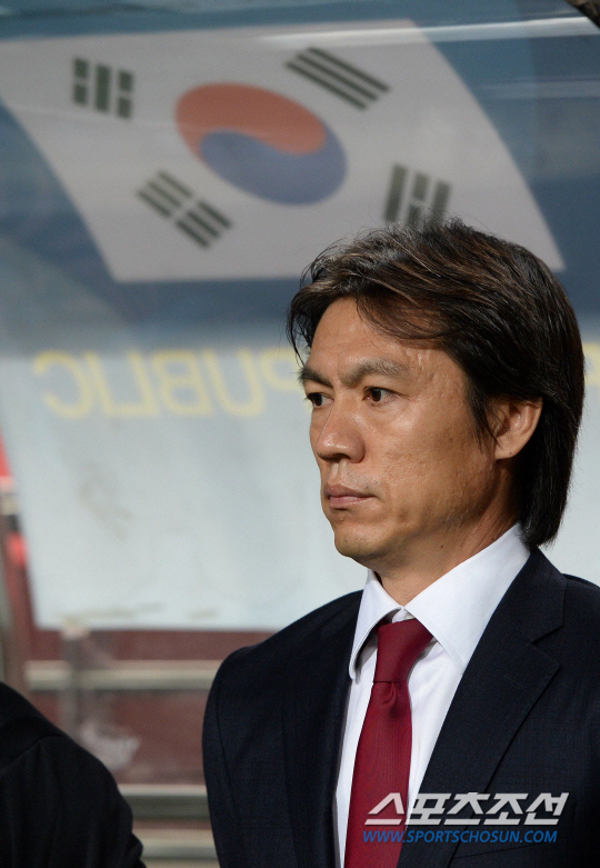 [비하인드]'입국 당일 극적 미팅→숨막히는 48시간' 韓 축구의 선택은 …