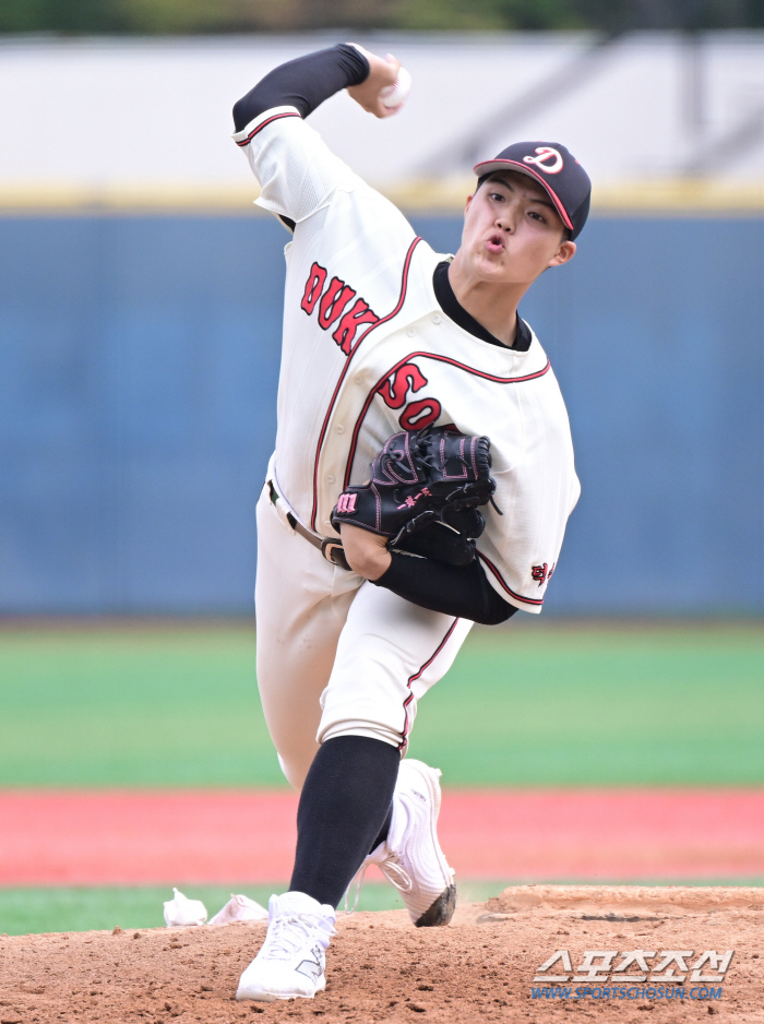 덕수고, 청룡기까지 3개대회 연속 우승? 147㎞ 김태형 7이닝 역투→1…