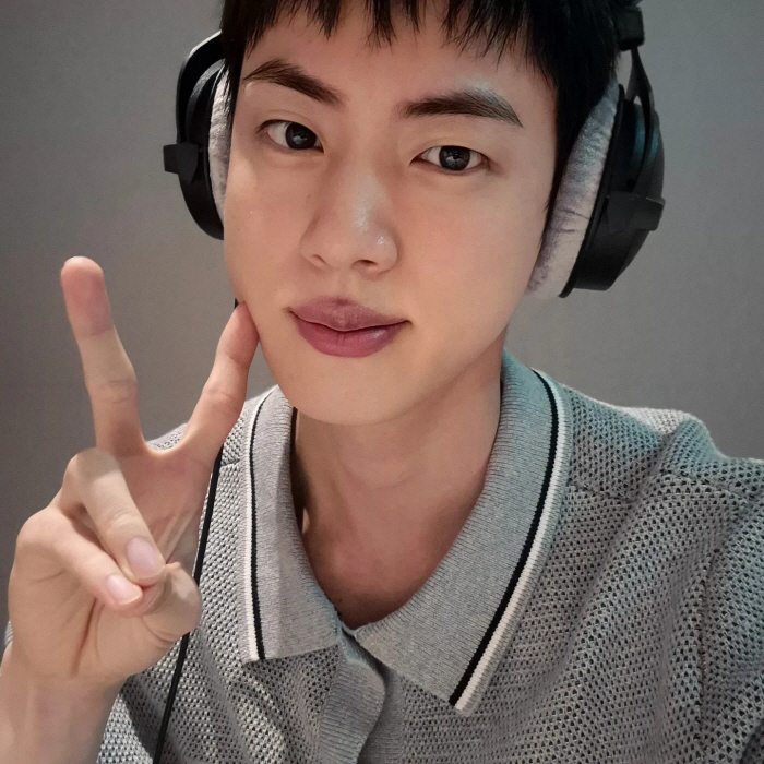 [SCin스타] BTS 진, 전역 후에도 우월한 미모 자랑! RM "킹받…