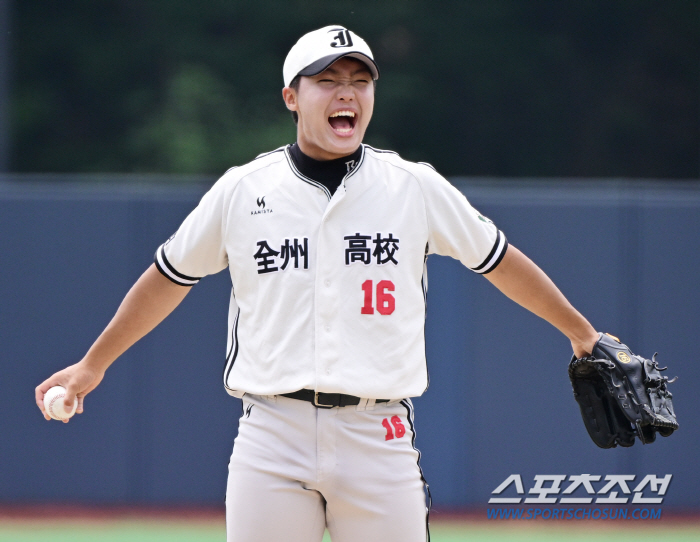 전국구 에이스 정우주의 105구 역투, 최고 구속 152km 승리 견인 …
