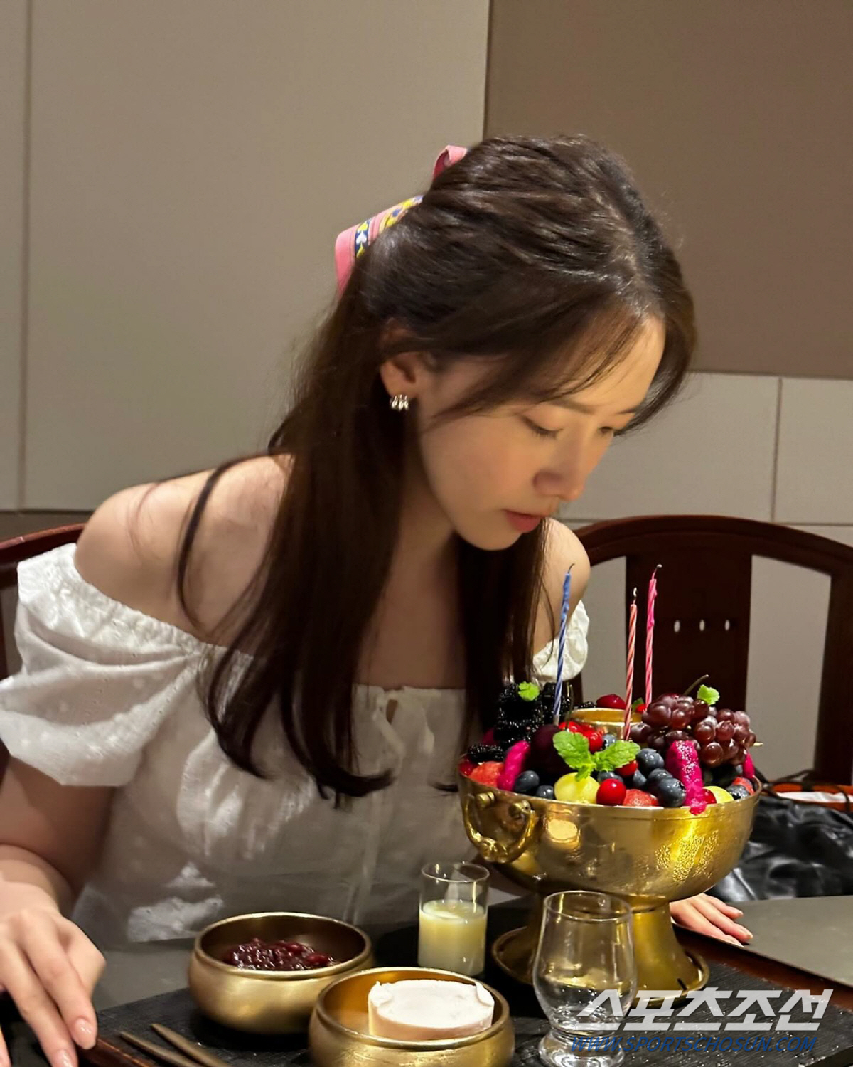 [SCin스타] 영원한 소녀시대! 윤아, 소시 멤버들과 찰칵 "오랜만에"