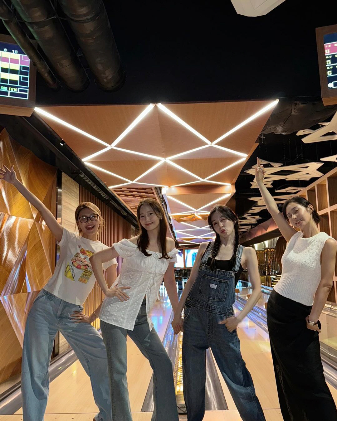 다시 뭉친 소녀시대, 미모도 우정도 영원해 "오랜만에"