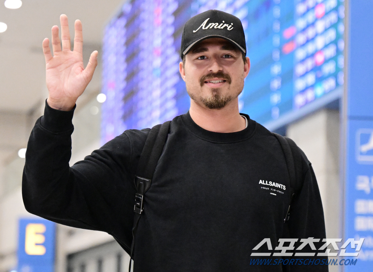 "우승하기 위해 왔다. 지금 당장 투입 OK!" 두산 새 외국인 투수 조…