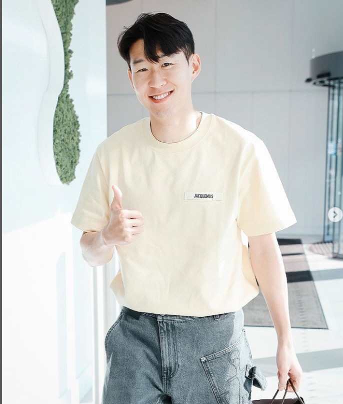 "He´s back!" 손흥민, '생일날' 토트넘 훈련 합류…'엄지+미소…