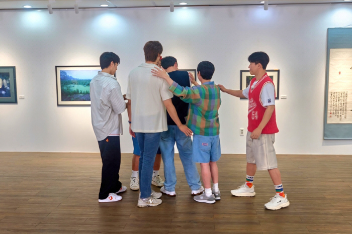 '1박2일' 연정훈·나인우, 눈물의 하차...게임중 '왈칵'