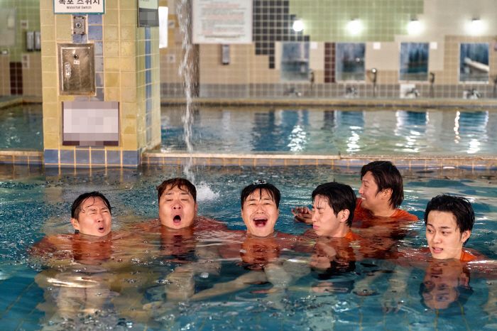 '1박2일' 연정훈·나인우, 눈물의 하차...게임중 '왈칵'