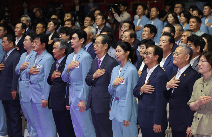 "파리,원팀코리아의 영광된 도시 되길!" 대한민국 선수144명X지도자11…