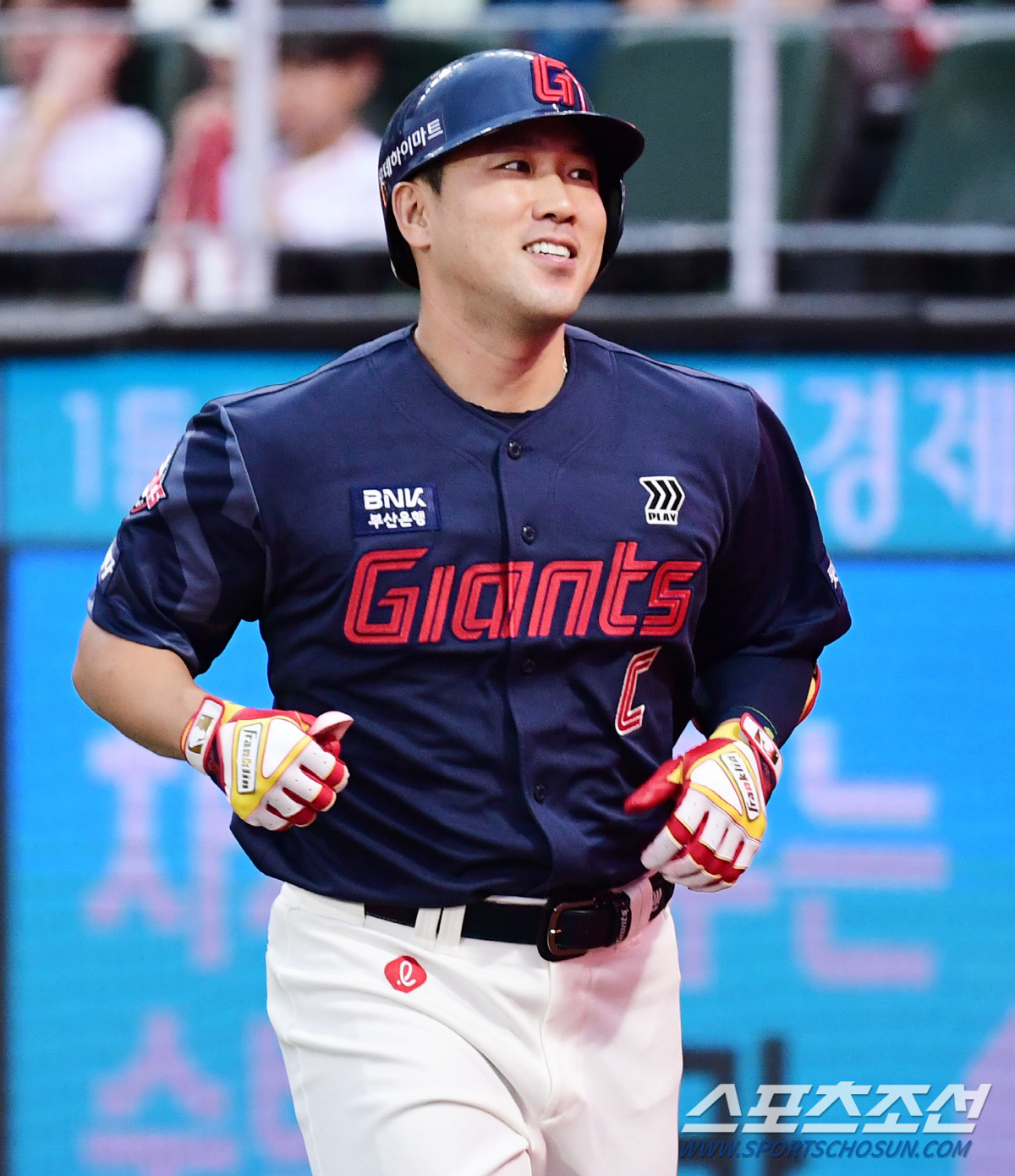 '부산의 캡틴' 전준우, 후반기 개막전부터 홈런포 가동…최지훈 선두타자포…