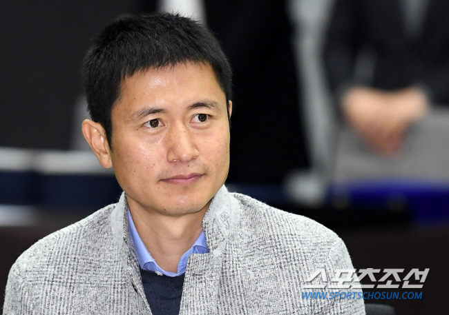 레전드 이영표까지 참전…"나를 포함한 축구인들 행정에서 사라집시다"