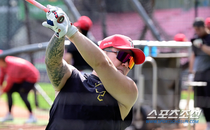 최형우 김도영만 보면 미소가 절로, 그라운드 나온 이범호 감독 얼굴에 핀…