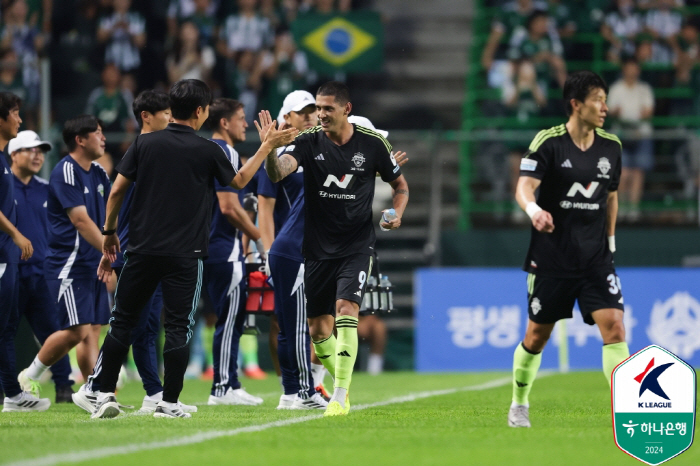 [현장리뷰]'김두현 드디어 데뷔승!' 티아고 4경기 연속골 힘입어 제주 …