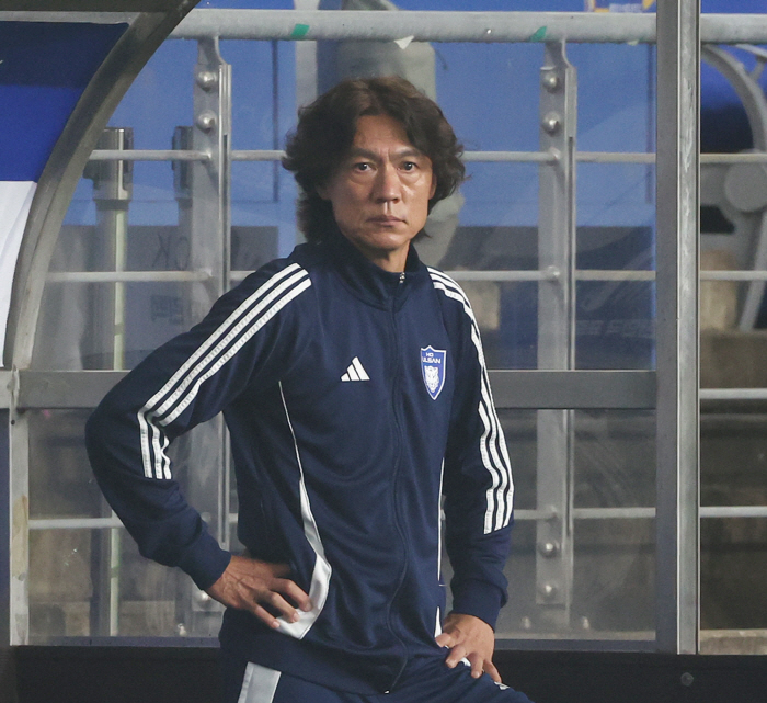 "뭔가 난도질 당하는 느낌, 이젠 나는 없다" 홍명보 감독의 한국 축구,…