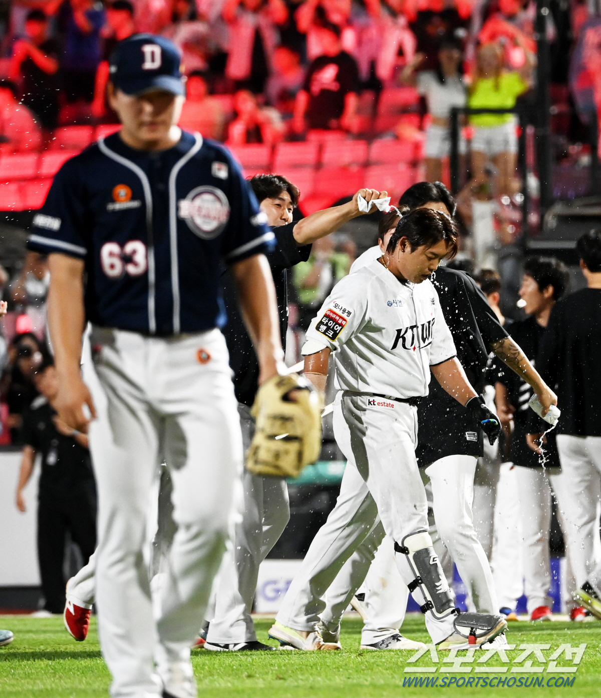 '패전투수 만들어서 미안하다' 역사상 9번째 무결점 이닝, 역시 신인왕 …