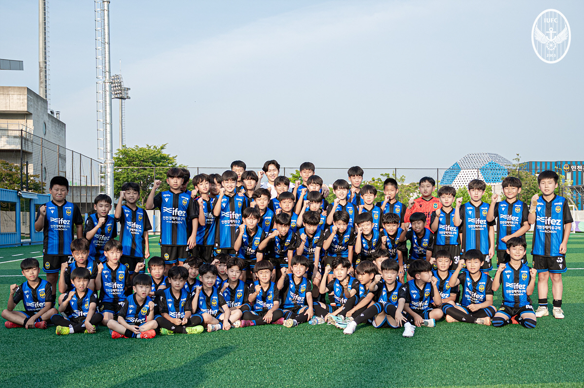 PSG 이강인, '인천 U12 후배들' 위한 특별한 축구교실 열었다