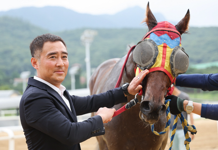 [경마]서울경마 경주로 호령할 새 얼굴들, 이동국 박지헌 조교사 개업