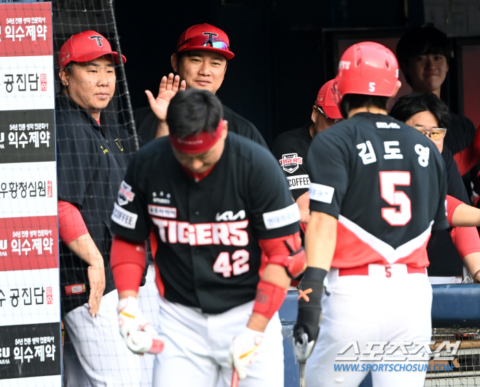 잠실 만원관중 앞 스윕+파죽 6연승, 사령탑의 찬사 "알드레드 호투+집중…