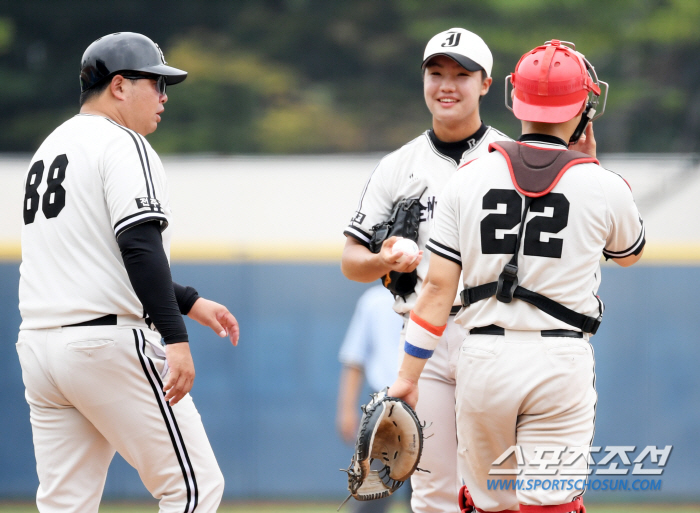 '괜히 전체 1순위 후보가 아니네' 최고 152km 강속구 던지다 결승타…