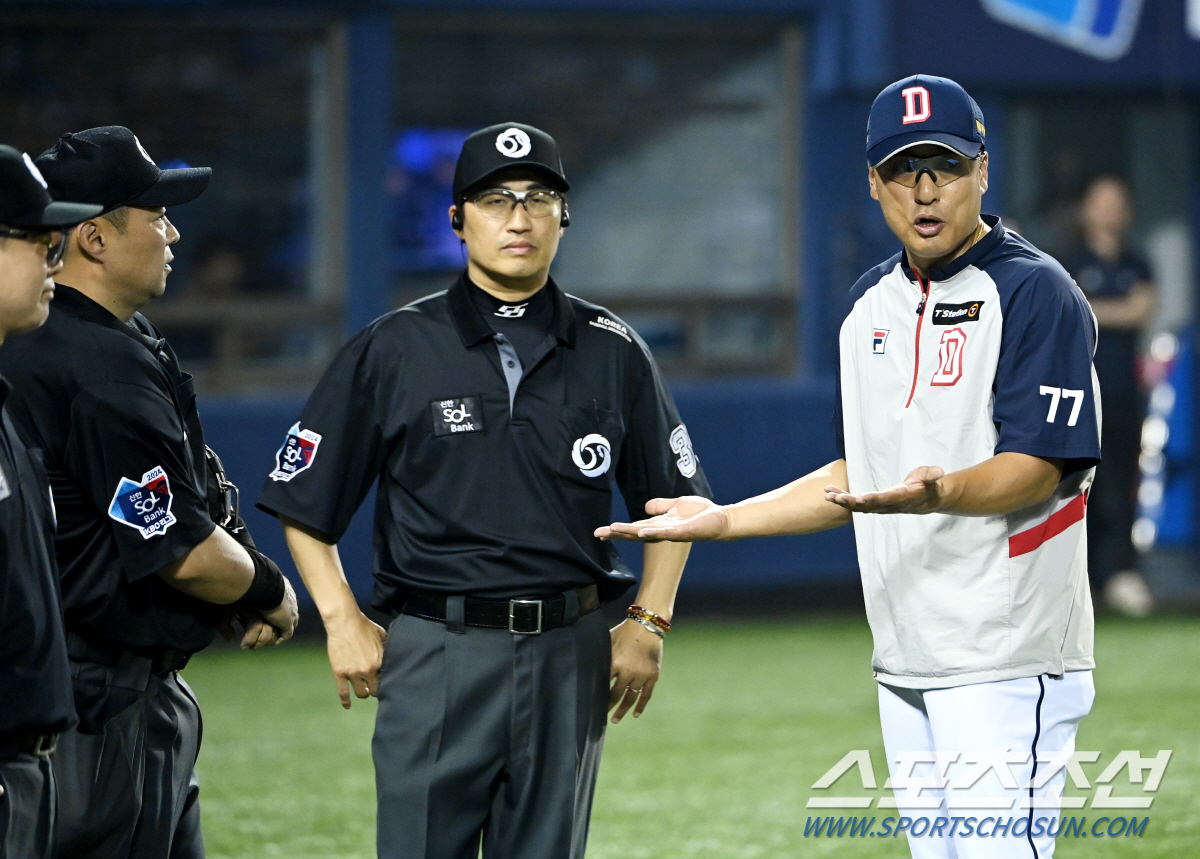 이승엽 퇴장 불사, 왜 홈런이 3루타가 돼버렸나...주자 재배치 논란, …