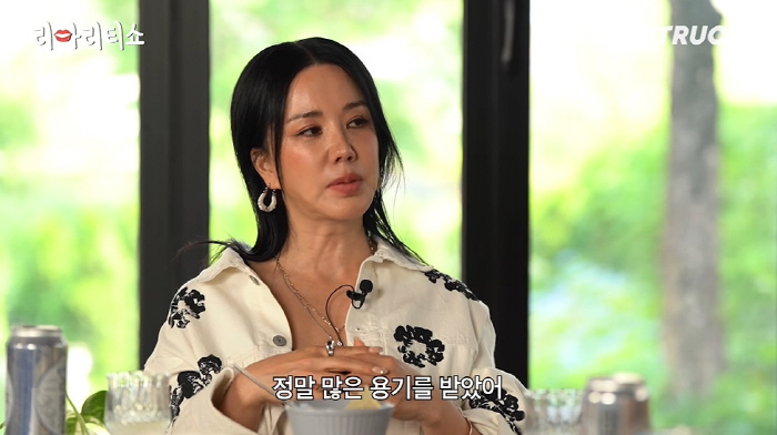 엄정화 "갑상선 암수술 후 목소리 부담감↑...콘서트 전 공포에 휩싸이기…