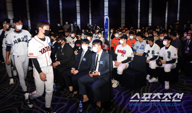 [단독]"전신스캔 수준" 초특급 유망주 ML 메디컬테스트 논란, "역차별…