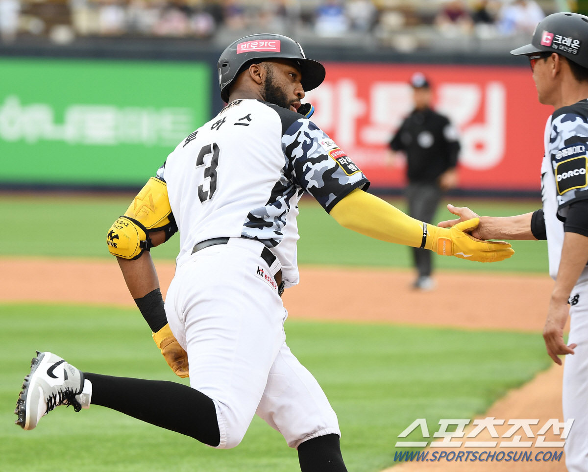 '좀 친다 했더니...' 외국인 첫 50홈런이 보인다. 5개차 홈런 1위…