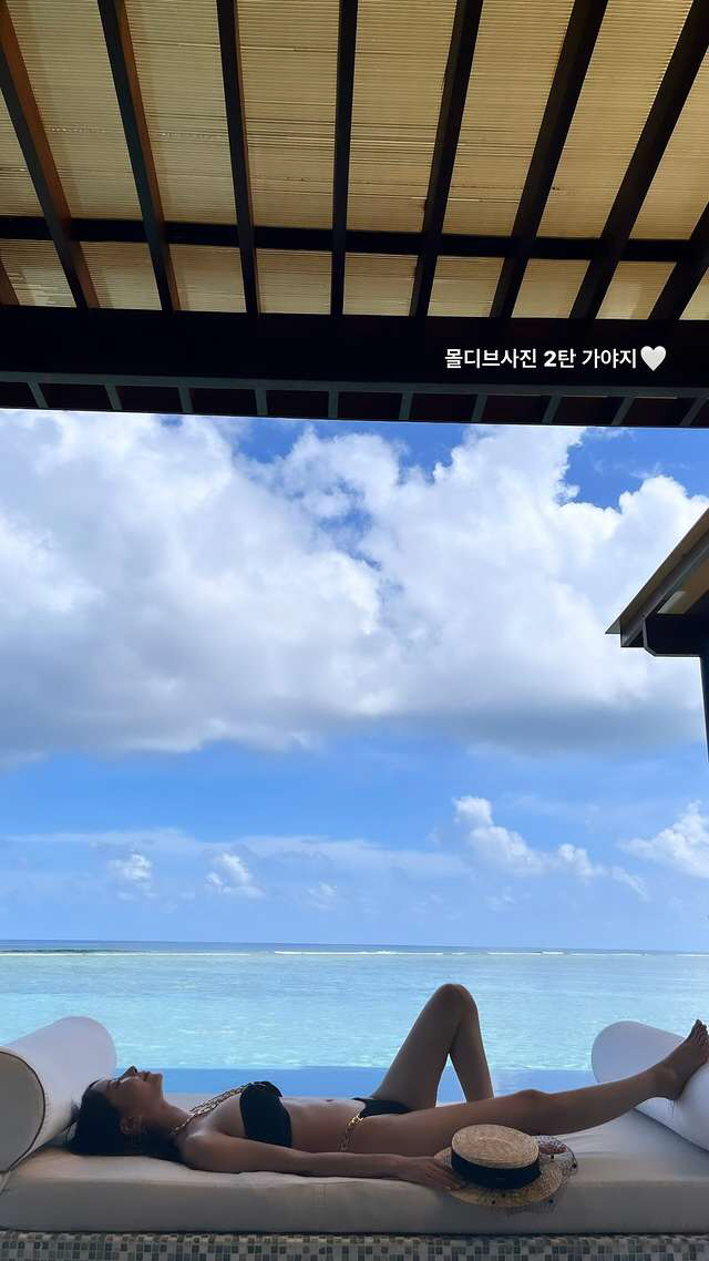 '이지훈♥' 아야네, 블랙 비키니로 뽐낸 몸매…몰디스 신혼여행 사진 大방…