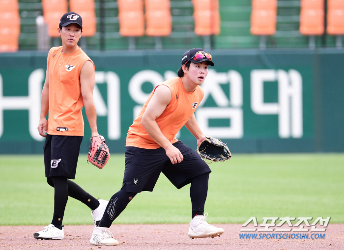 "방망이 좀 치면서 수비 못하는 게 가장 안좋다." 달감독의 강한 한화.…