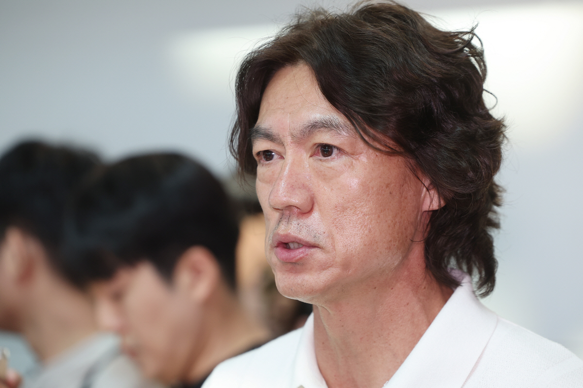 [현장 기자회견]'유럽 출국' 홍명보 A대표팀 감독 "외국인 코치 선임,…