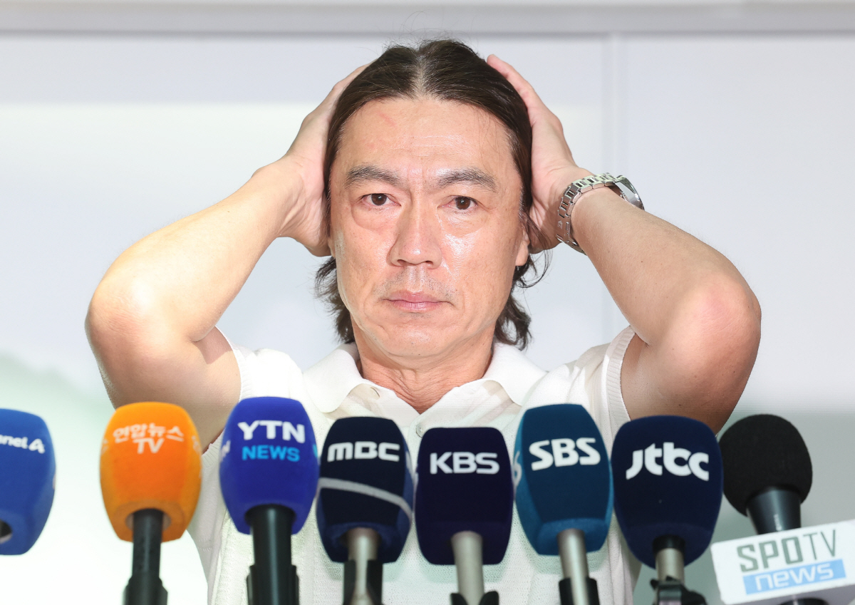 [현장 기자회견]'유럽 출국' 홍명보 A대표팀 감독 "외국인 코치 선임,…