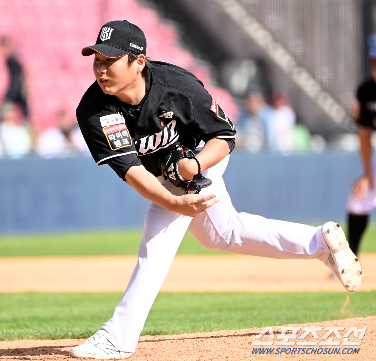 충격! 두산 홀드 1위 최지강 어깨 통증 엔트리 제외. LG 이상영 KT…