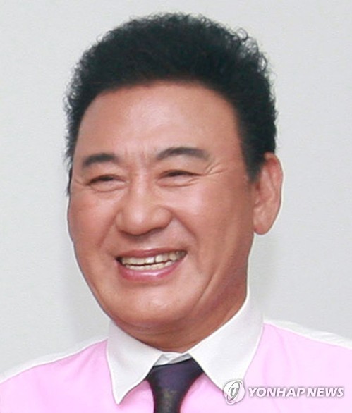 가수 현철 빈소에 조문 행렬…"지금의 트로트 만들어주신 큰 별"