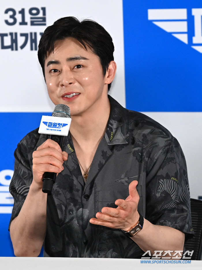 [SC현장] "조정석 섭외? 난 성덕"…웃음·감동 다 잡은 '파일럿', …