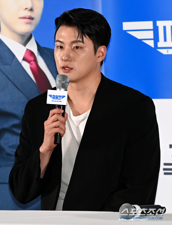 [SC현장] "조정석 섭외? 난 성덕"…웃음·감동 다 잡은 '파일럿', …