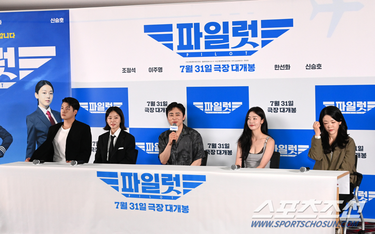 [SC현장] "조정석 섭외? 난 성덕"…웃음·감동 다 잡은 '파일럿', …