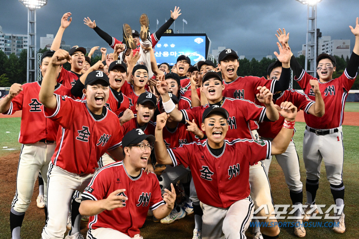 33년전 대선배들처럼…'최고 151㎞' 정우주+MVP 이한림, 청룡을 품…