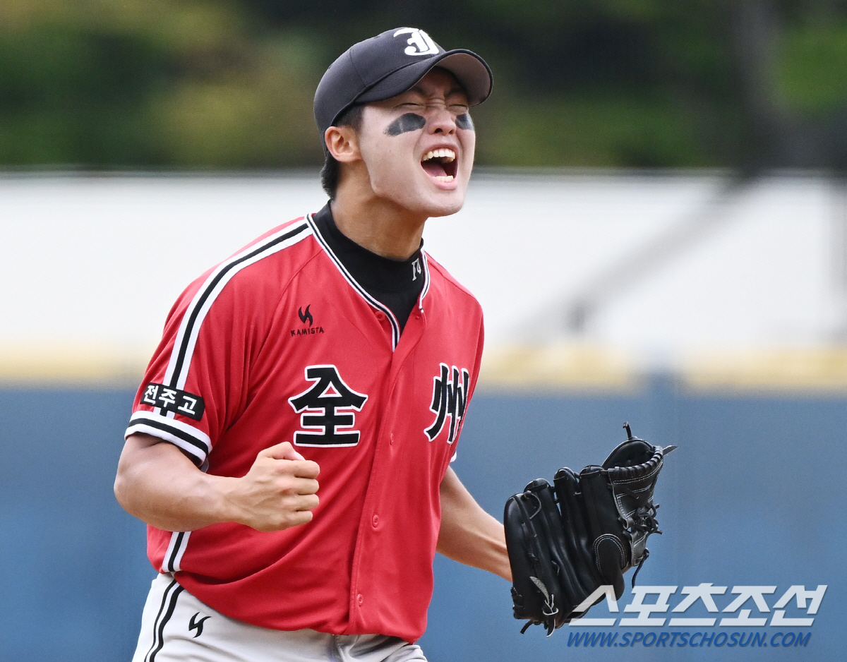 33년전 대선배들처럼…'최고 151㎞' 정우주+MVP 이한림, 청룡을 품…
