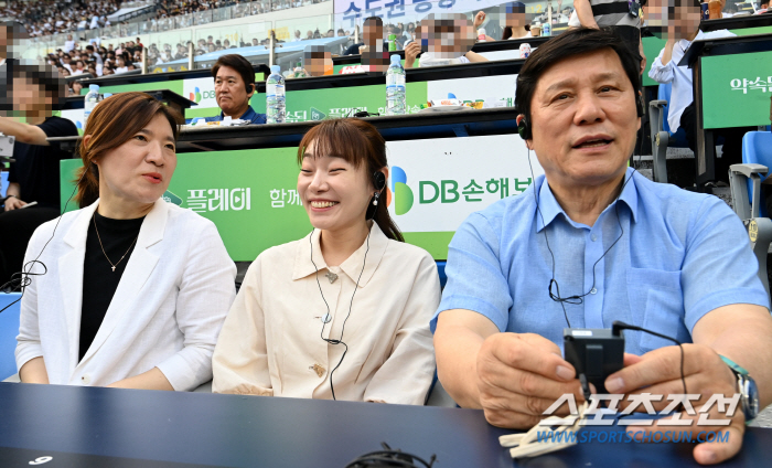 "시각장애인 야구직관 즐길 권리 되찾던 날" 80년대생 김예지 의원X장미…