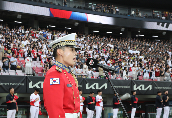 역시 1등은 다르다...'위국헌신' 잊지 않는 KIA, 올해도 이어간 '…