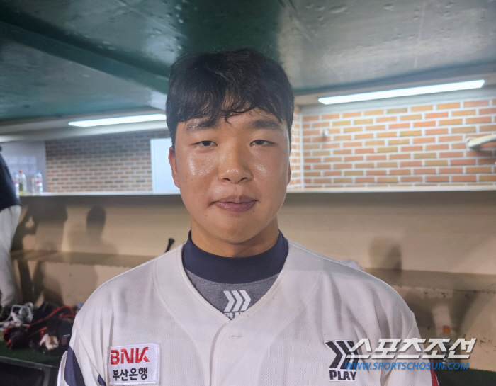 데뷔 첫 출루가 끝내기 발판이라니…337홈런 레전드 이름값 제대로 했다 …