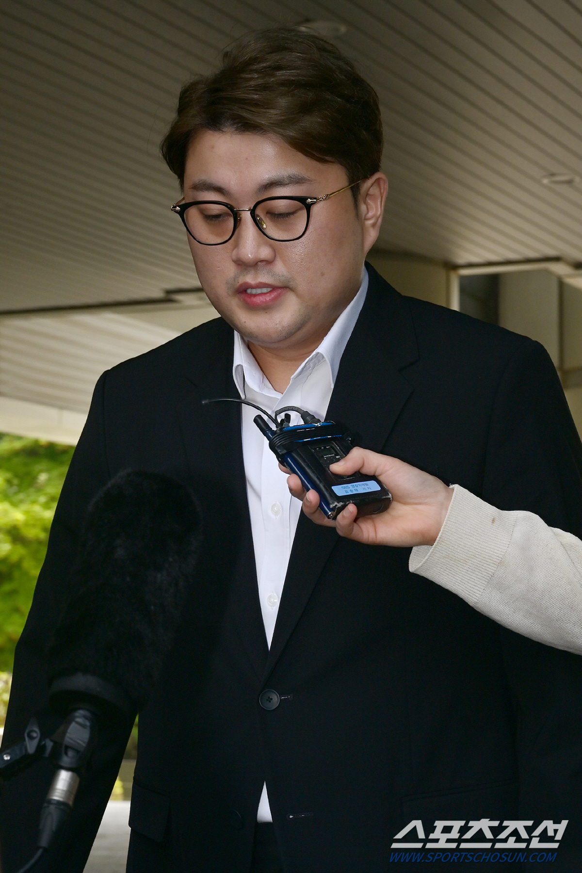 [SC이슈] 김호중, 음주 뺑소니 재판 중 노숙자 기부…정상 참작될까