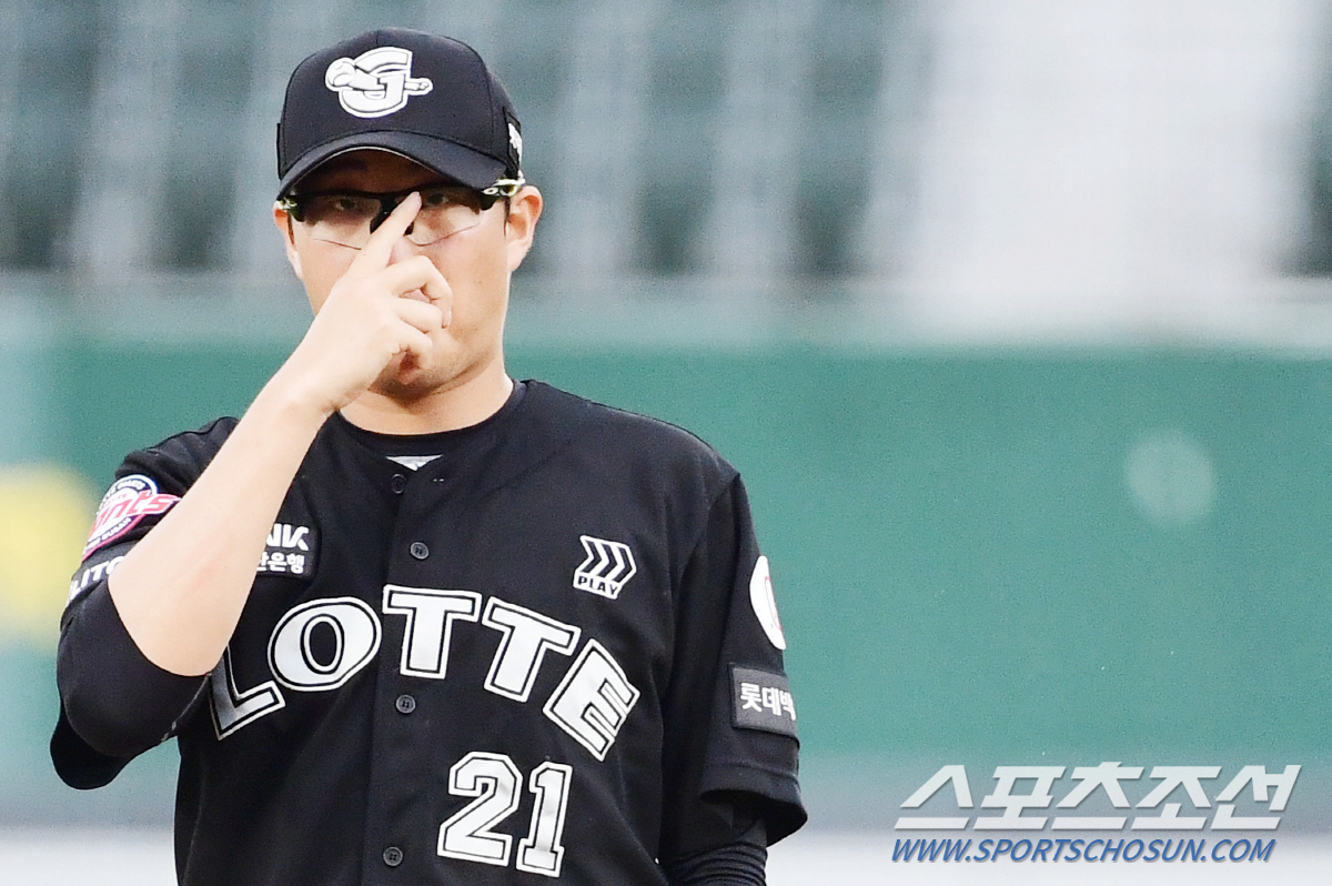 국내 에이스 '피치컴' 맞대결 불발…"불편함없다" 곽빈은 사용, 박세웅은…