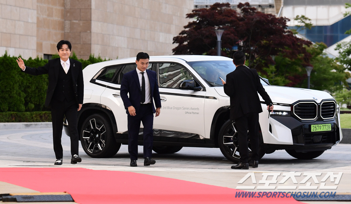 [포토] 김성균 '오늘은 력셔리'