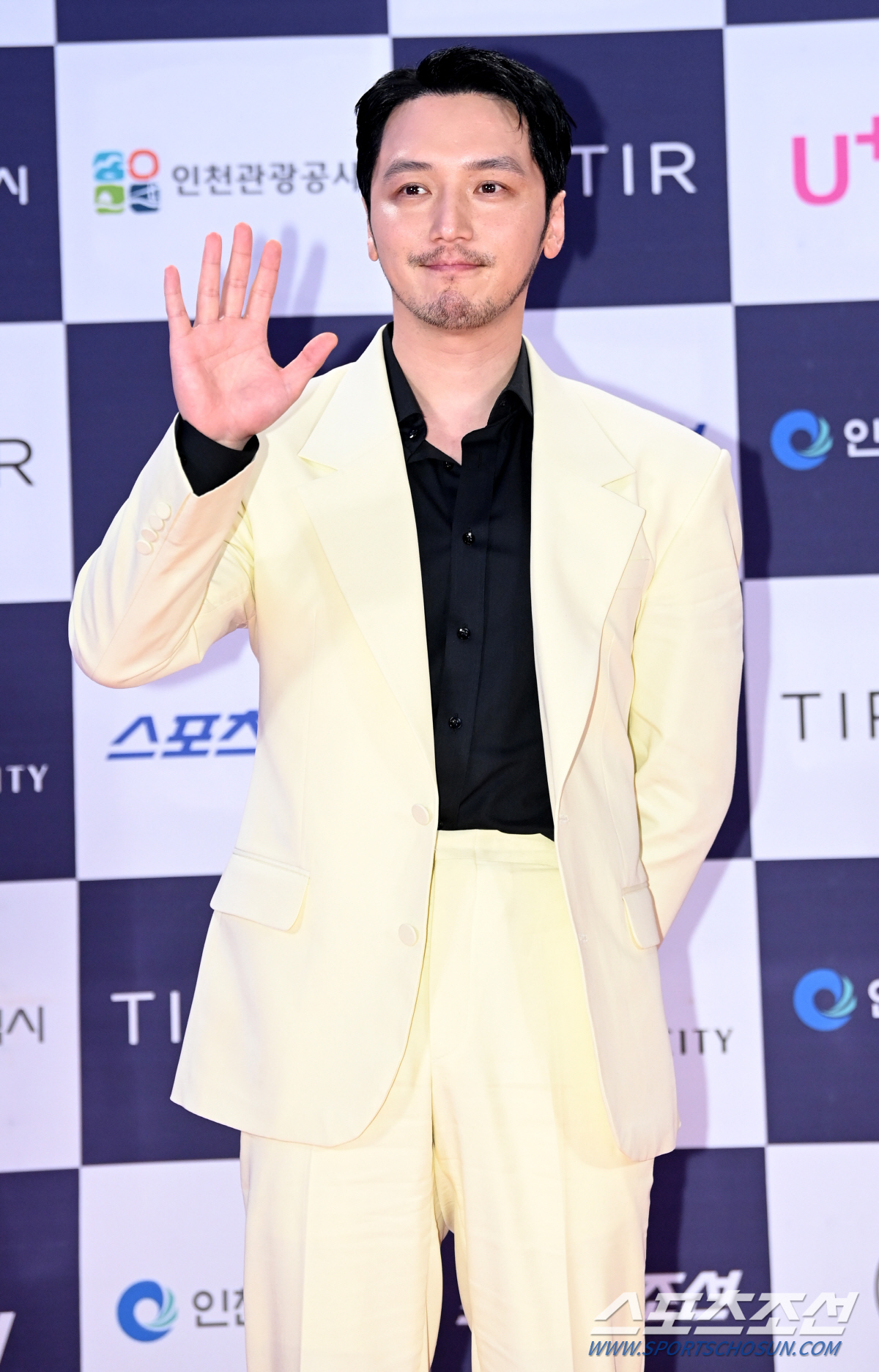 [포토] 변요한, 카리스마 손인사