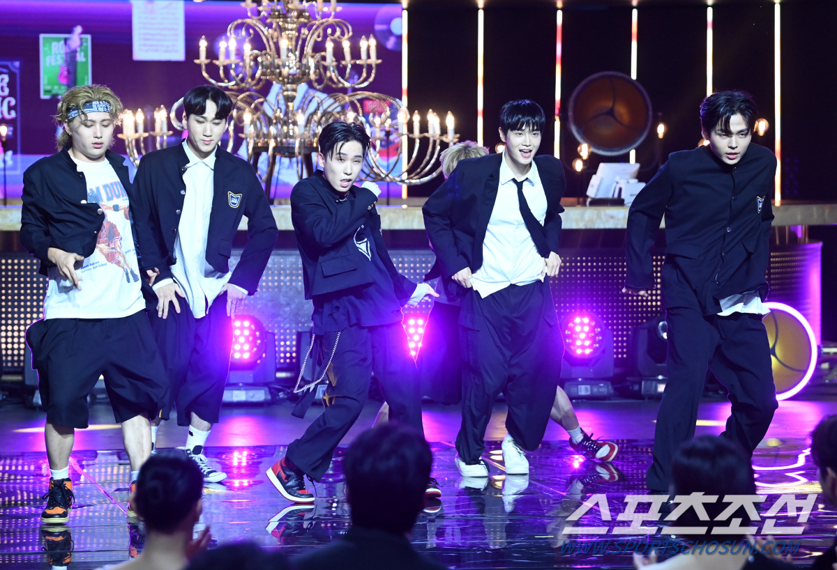 [포토] 위댐보이즈 '청룡시리즈어워즈 열기 뜨겁게'