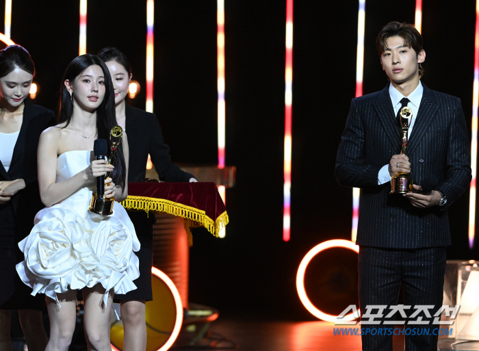 [제3회 BSA] 덱스, 인기상 "실수하지 않고 겸손하게 활동할것"